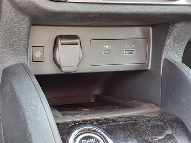 2025 Nissan Versa Sedan SR - Photo 10