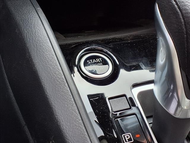 2025 Nissan Versa Sedan SR - Photo 11