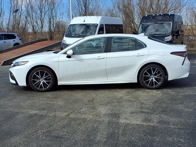 2023 Toyota Camry SE - Photo 18