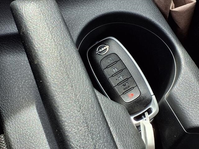 2025 Nissan Versa Sedan SR - Photo 12
