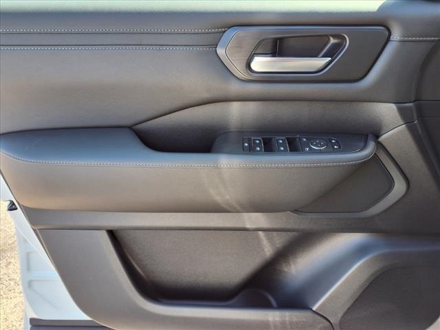 2025 Nissan Armada SV - Photo 18