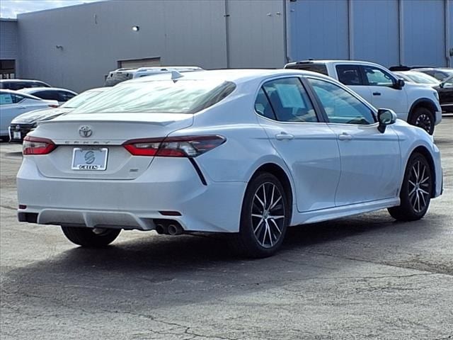 2023 Toyota Camry SE - Photo 2
