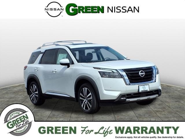 2025 Nissan Pathfinder Platinum's photo