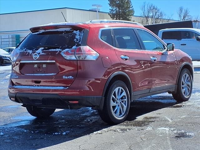 Used 2015 Nissan Rogue SL with VIN 5N1AT2MV1FC786634 for sale in Springfield, IL