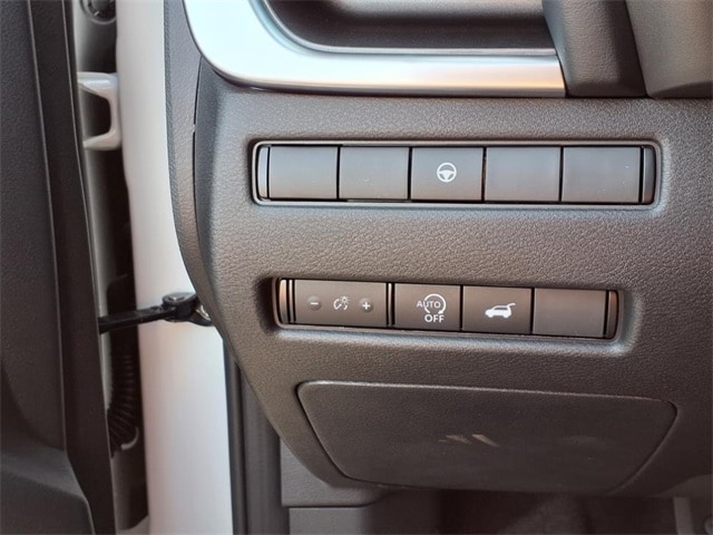 2025 Nissan Rogue SV - Photo 17