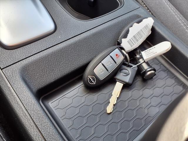 2025 Nissan Frontier SV - Photo 11