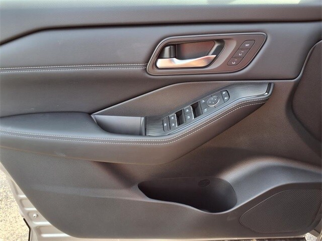 2025 Nissan Rogue SL - Photo 20