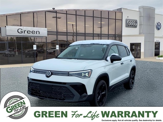 2026 Volkswagen Taos SE Black's photo