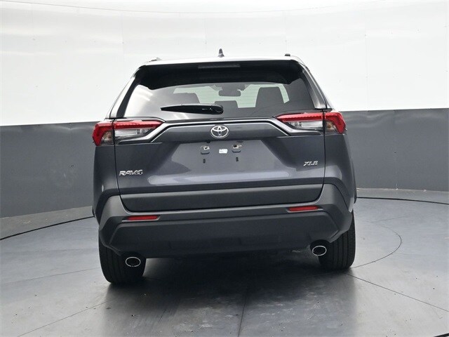 2022 Toyota RAV4 XLE Premium photo 4