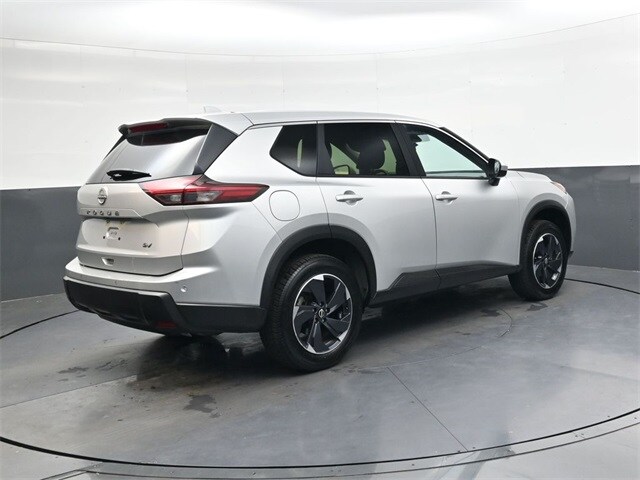 2024 Nissan Rogue SV photo 3