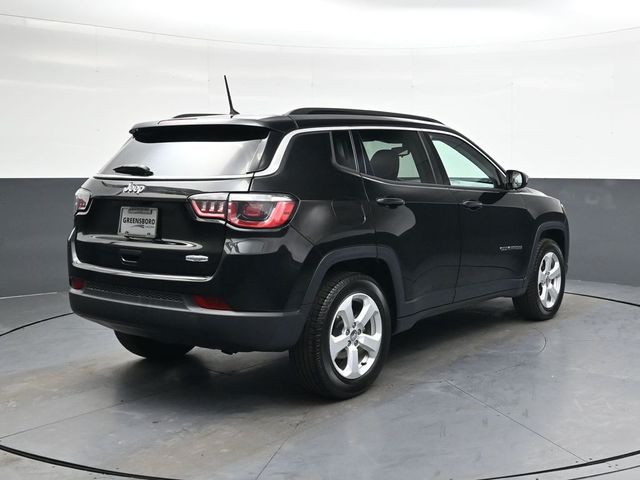 2018 Jeep Compass Latitude photo 2