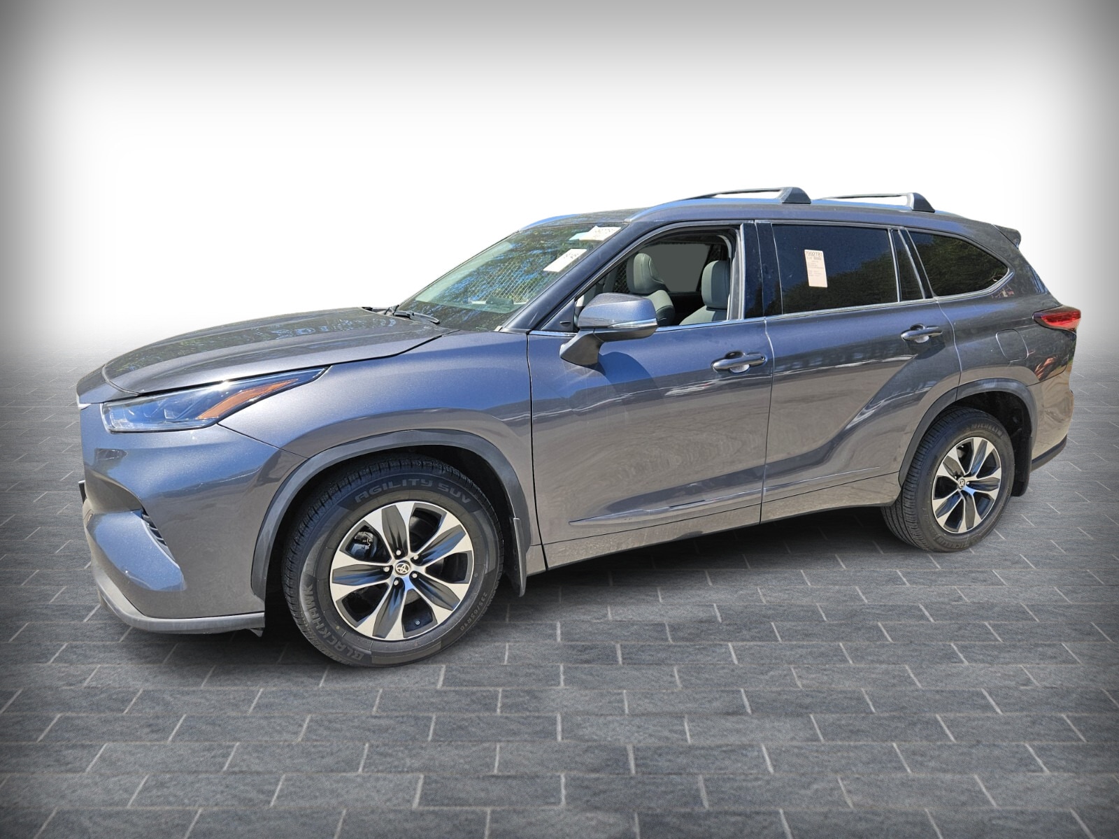 Used 2021 Toyota Highlander XLE with VIN 5TDGZRBH6MS096604 for sale in Greensboro, NC