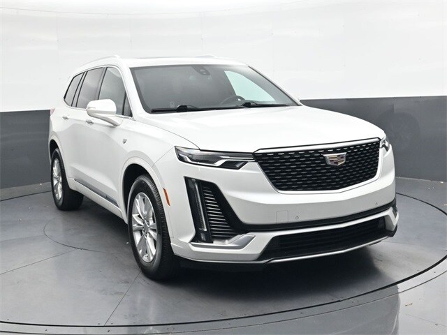 2022 Cadillac XT6 Luxury photo 2