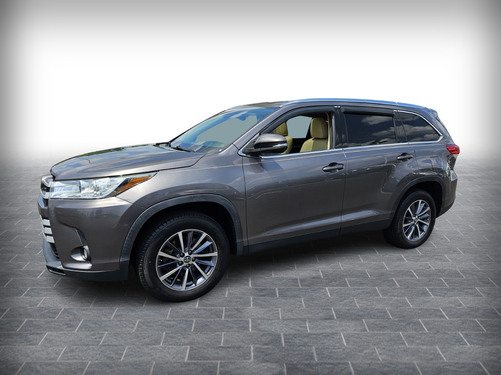 Used 2019 Toyota Highlander XLE with VIN 5TDKZRFH7KS335529 for sale in Greensboro, NC