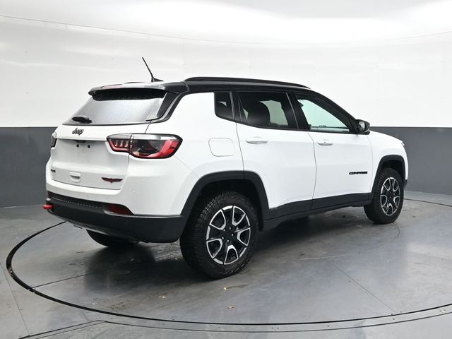 2024 Jeep Compass Trailhawk photo 2