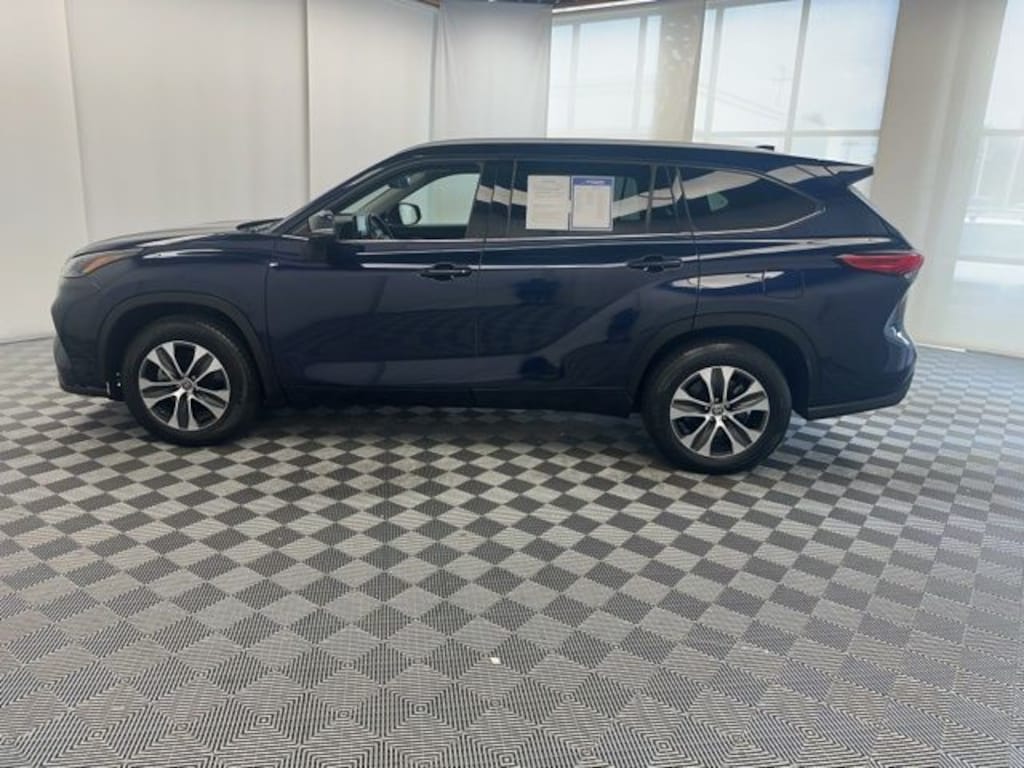 Used 2022 Toyota Highlander XLE SUV
