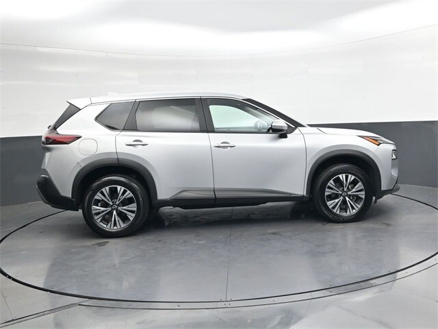 2023 Nissan Rogue SV photo 2