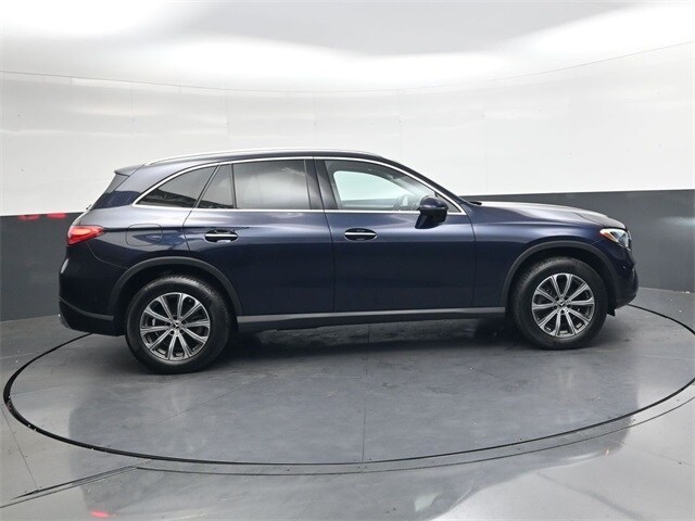 2024 Mercedes Benz GLC 300 photo 2
