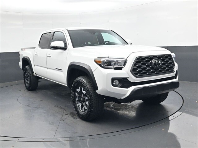 2023 Toyota Tacoma TRD Off-Road photo 2
