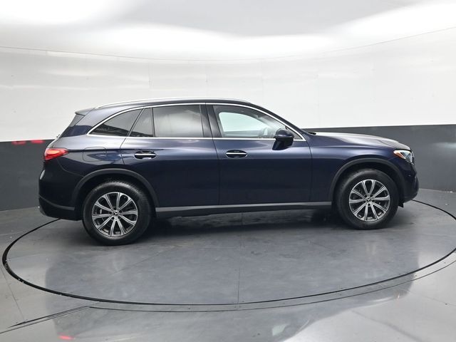 2024 Mercedes Benz GLC 300 photo 2