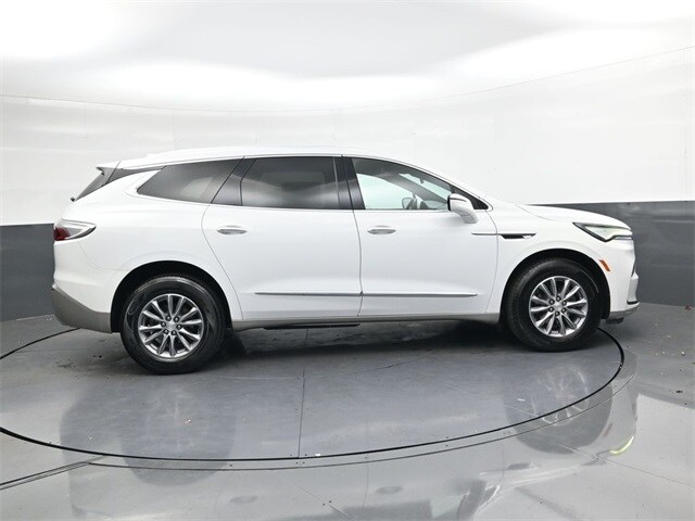 2022 Buick Enclave Essence photo 2