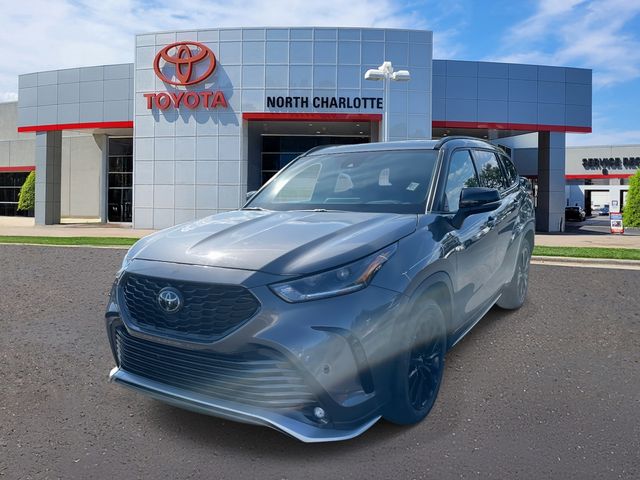 2023 Toyota Highlander L photo 4