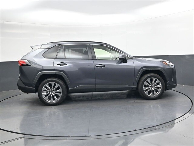 2022 Toyota RAV4 XLE Premium photo 3