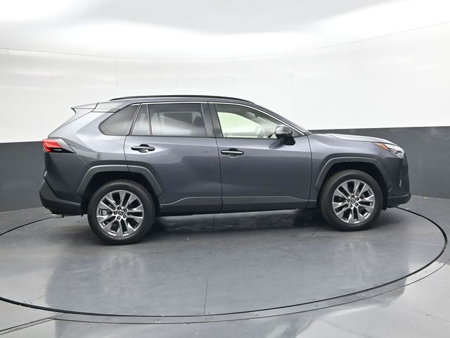 2022 Toyota RAV4 XLE Premium photo 3