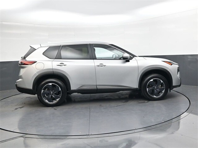 2024 Nissan Rogue SV photo 2