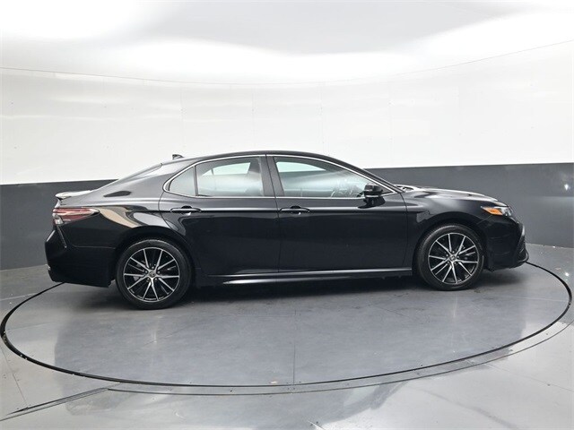 2024 Toyota Camry SE photo 3