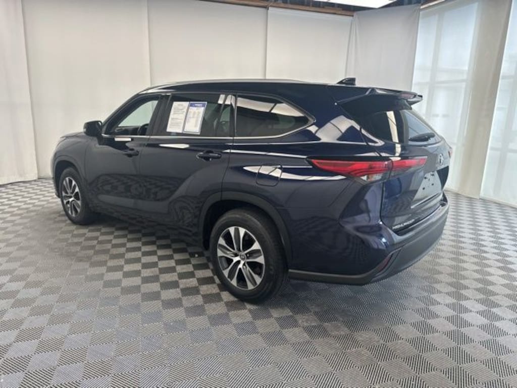 Used 2022 Toyota Highlander XLE SUV