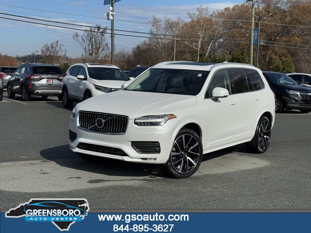 2021 Volvo XC90 Momentum's photo