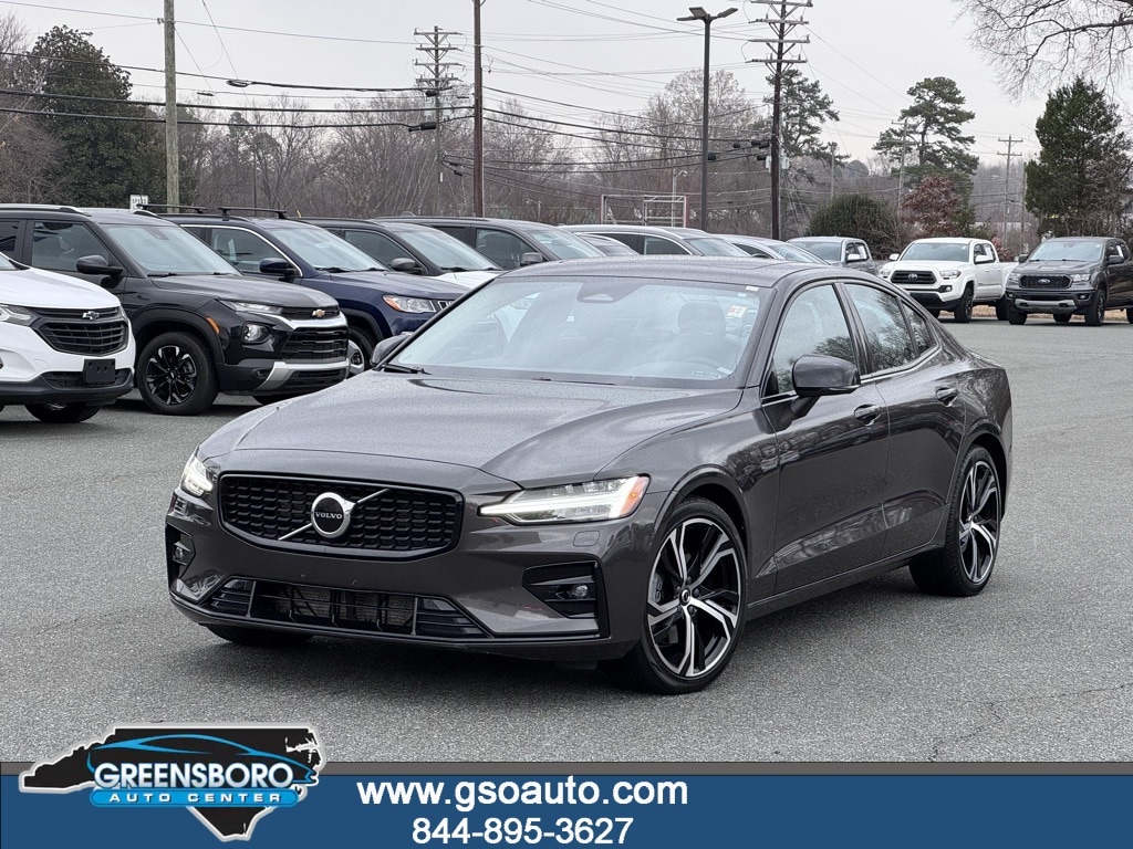 2024 Volvo S60 Core's photo