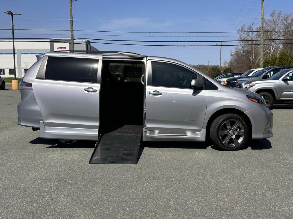 Used 2015 Toyota Sienna SE Van