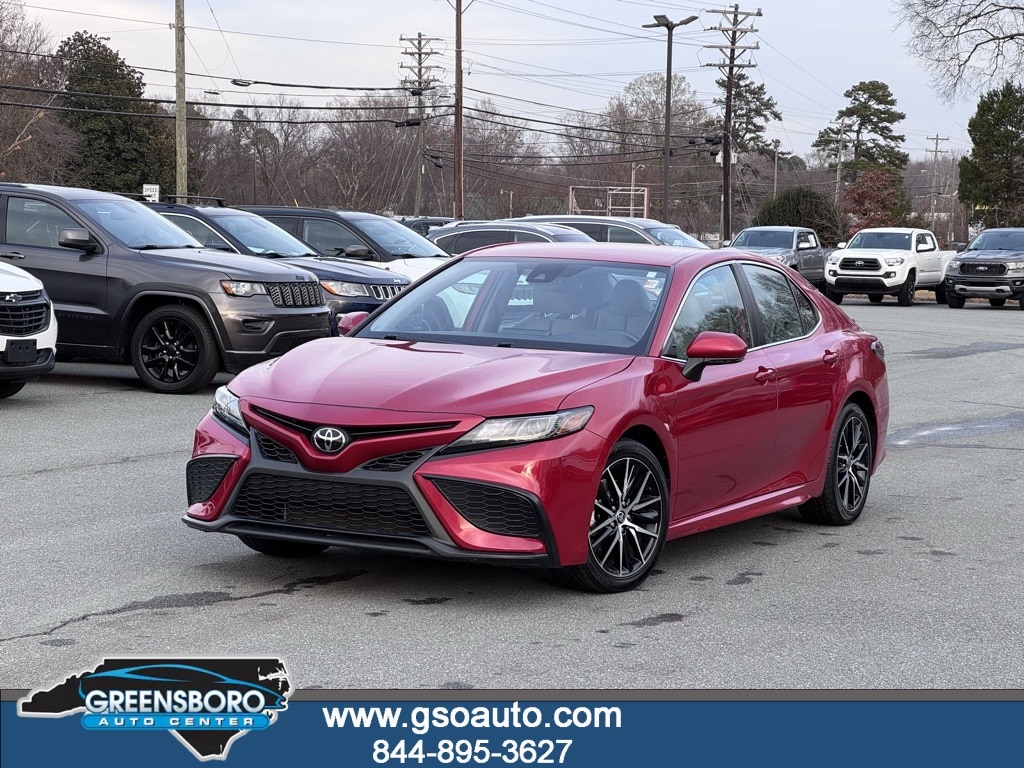 2023 Toyota Camry SE's photo