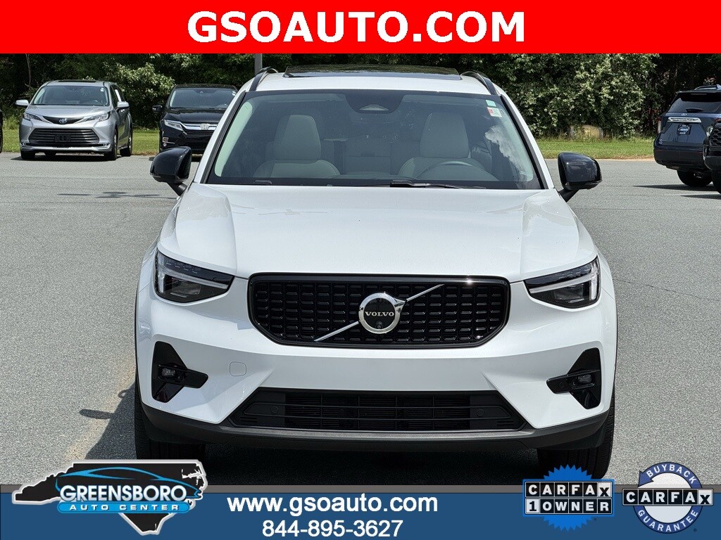 2024 Volvo XC40 Plus photo 2