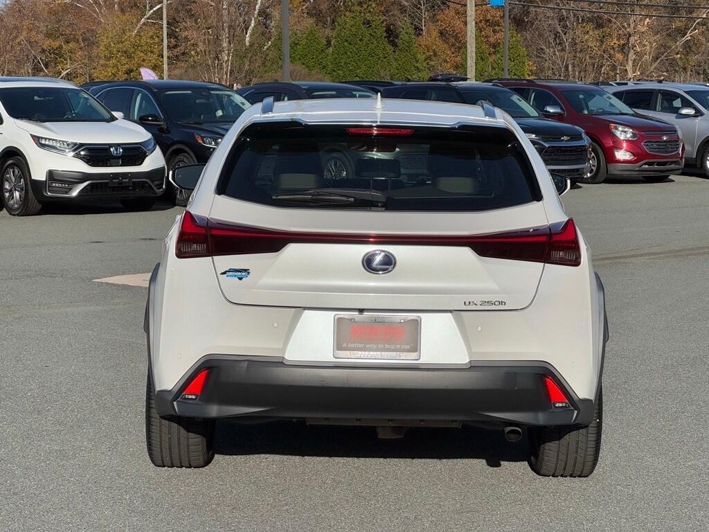 2020 Lexus UX 250h Premium photo 3