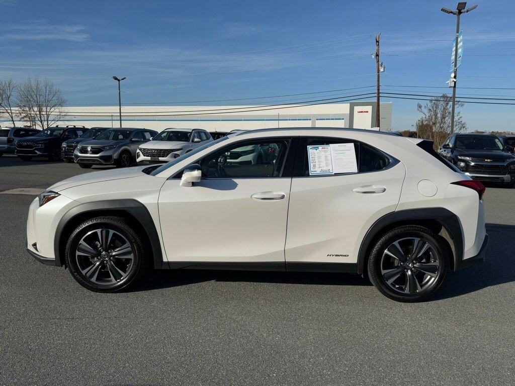 2020 Lexus UX 250h Premium photo 2