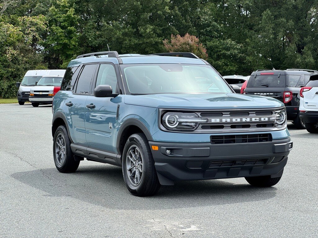 2022 Ford Bronco Big Bend photo 2