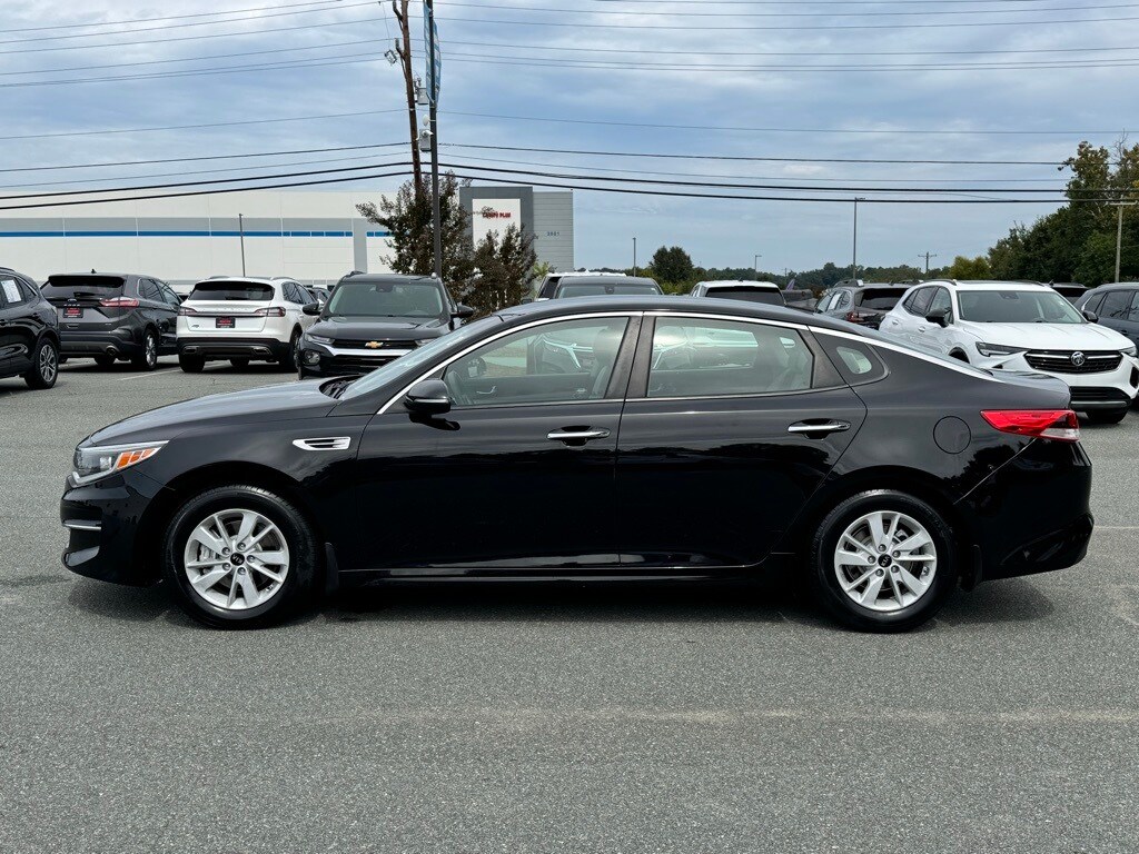 2016 Kia Optima LX photo 3