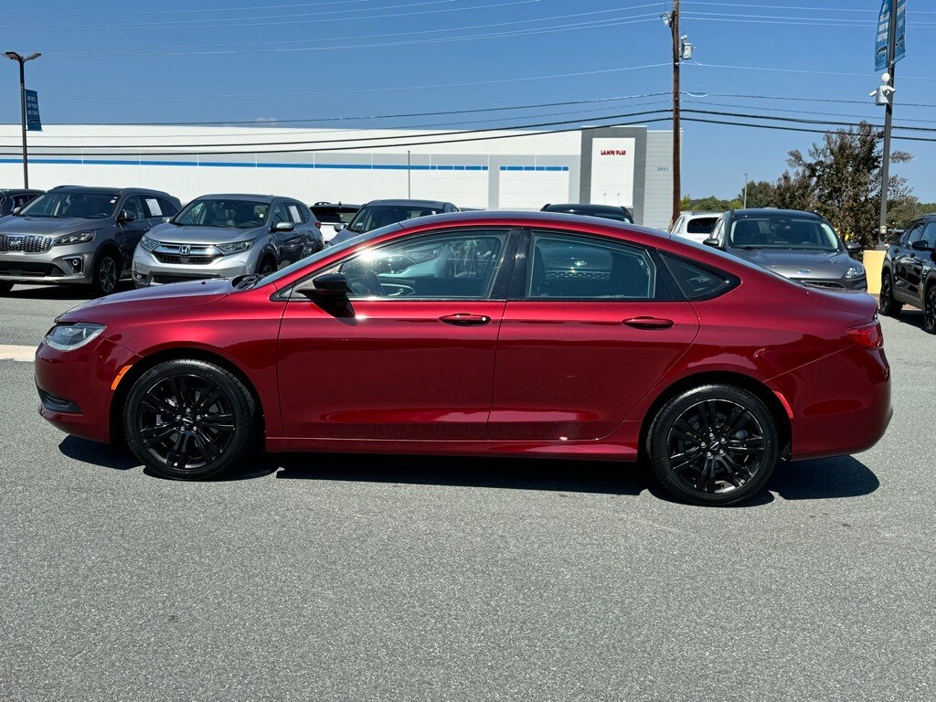 2017 Chrysler 200 LX photo 3