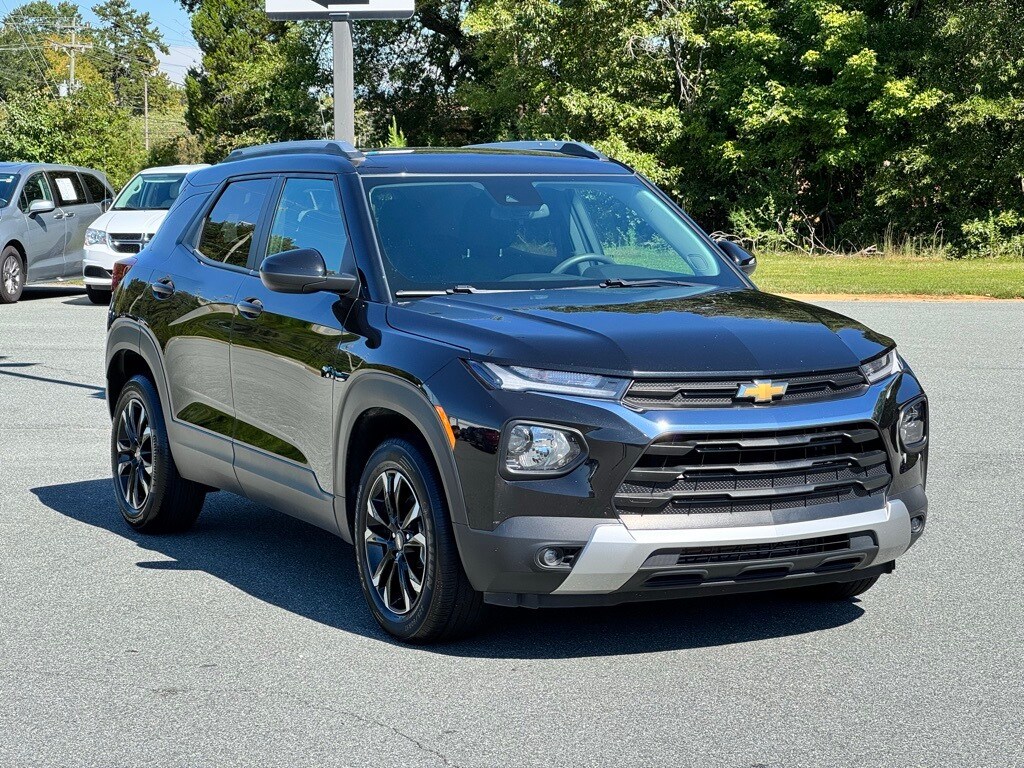 2023 Chevrolet Trailblazer LT photo 2