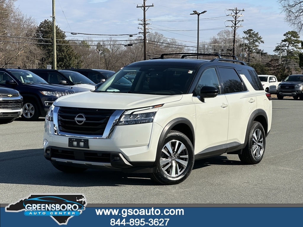 2023 Nissan Pathfinder SL's photo