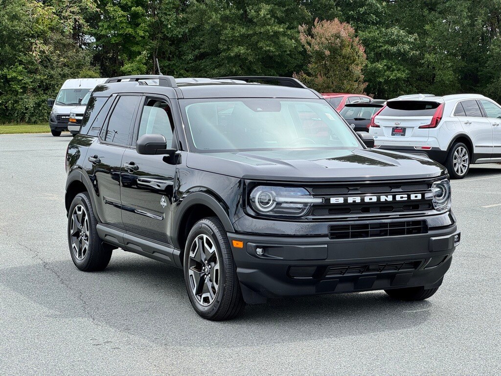 2021 Ford Bronco Sport Outer Banks photo 2