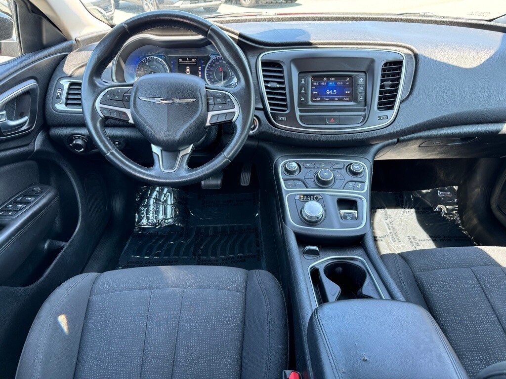 2017 Chrysler 200 LX photo 4