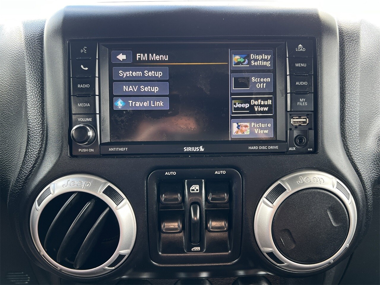 2013 Jeep Wrangler Unlimited Sahara photo 3