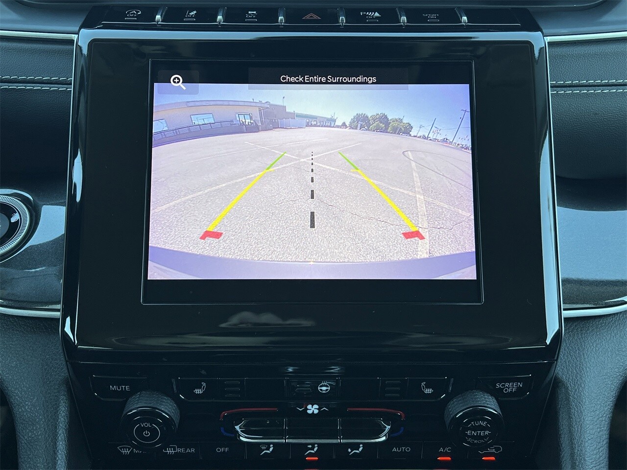 2022 Jeep Grand Cherokee Laredo photo 3