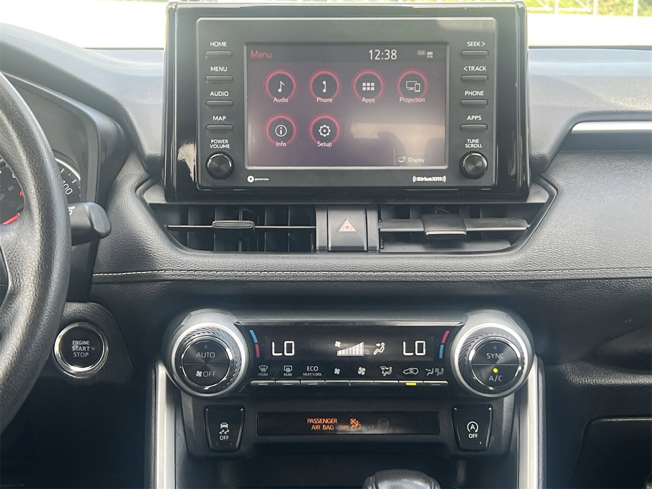 2022 Toyota RAV4 XLE photo 3