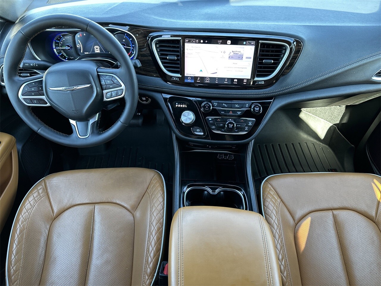 2022 Chrysler Pacifica Hybrid Pinnacle photo 3