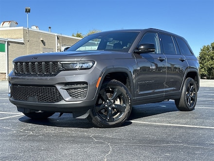 2023 Jeep Grand Cherokee Laredo SUV